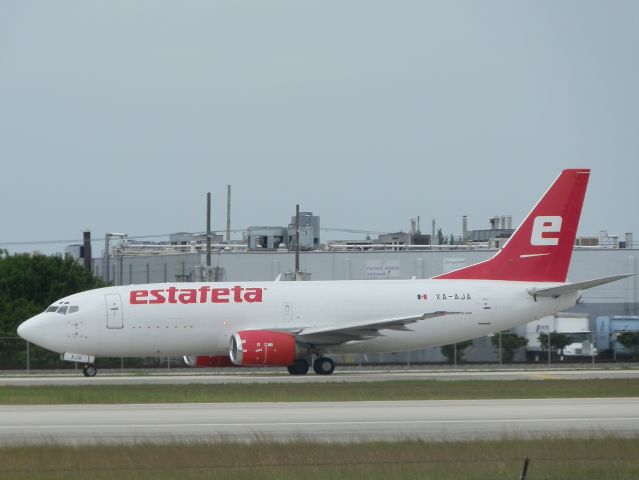 BOEING 737-300 (XA-AJA)