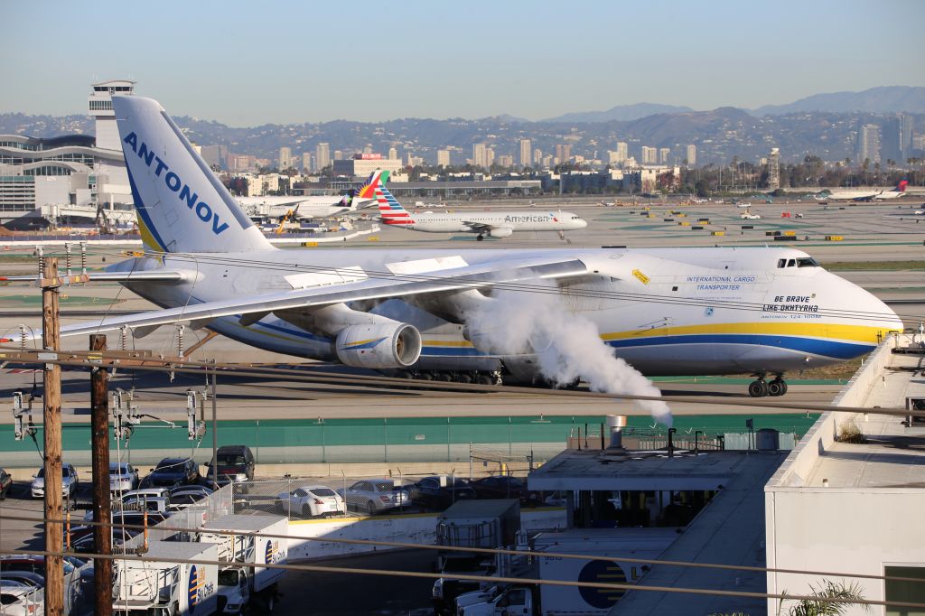 Antonov An-124 Ruslan (UR-82008)
