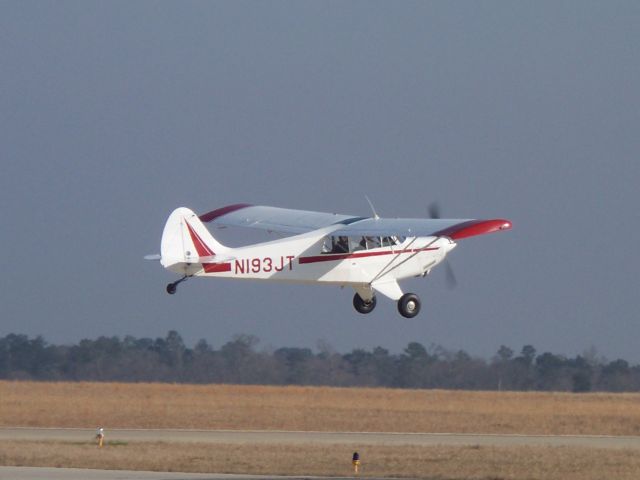 Grumman Tr2 (N193JT) - Lifting off from a touch-n-go on 19 at Lone Star.