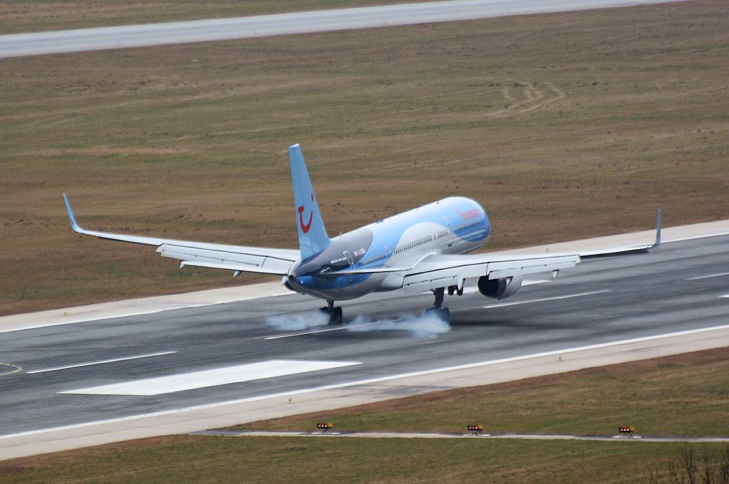 Boeing 757-200 (G-OOBB)