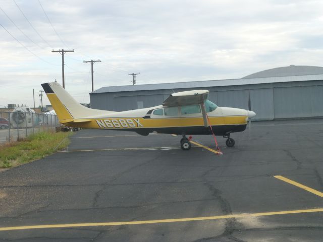 Cessna Centurion (N6689X)