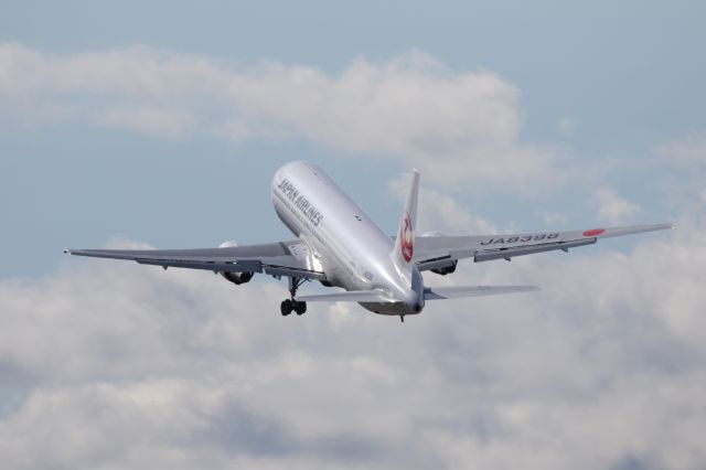 BOEING 767-300 (JA8398) - 21 May 2015: HKD-HND.