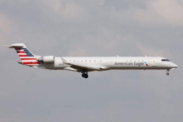 Canadair Regional Jet CRJ-900 (N929LR) - Arriving into DFW from Memphis.