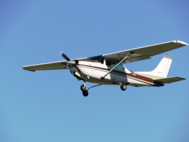 Cessna Skylane RG (N6114S) - Taking off RWY 26L