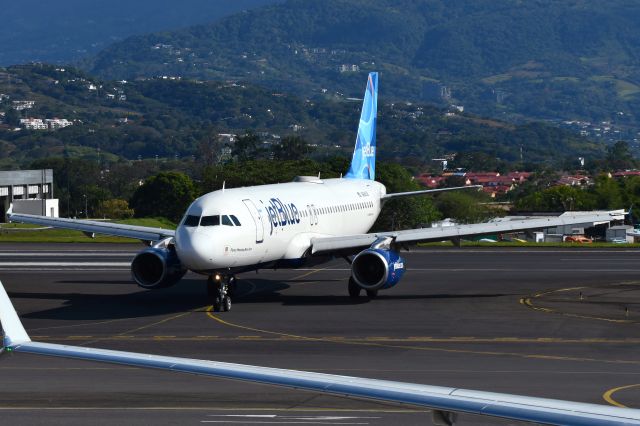 Airbus A320 (N649JB)