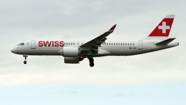 Airbus A220-300 (HB-JCC)
