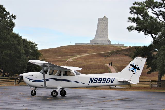 Cessna Skyhawk (N9990V) - 90V @ First Flight.