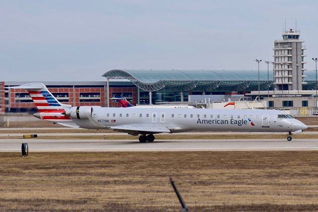 Canadair Regional Jet CRJ-900 (N571NN)