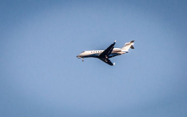 Bombardier Challenger 300 (BJS526)
