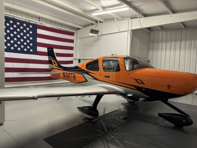 Cirrus SR22 Turbo (N98TN)