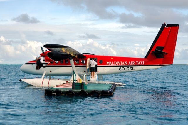 8Q-CSL — - 2006- Ready to Leave the Airport, Ellaidhoo Is., Maldives 