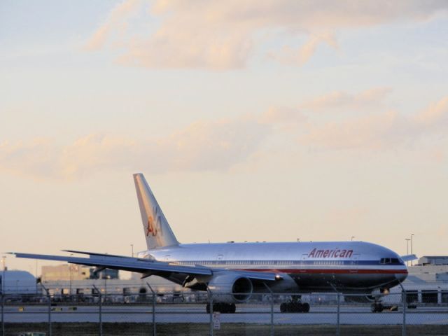 Boeing 777-200 (N790AN)