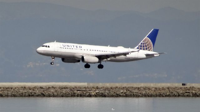 Airbus A320 (N466UA) - 20150306-133913.jpgbr /N466UA United Airlines Airbus A320-200br /Age 14.4 Yearsbr /06-Mar-2015 A320/L Chicago OHare Intl (KORD) San Francisco Intl (KSFO) 11:52 CST 13:39 PST 3:47
