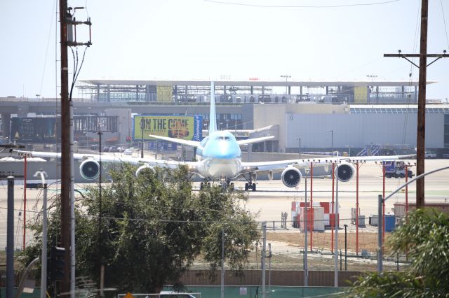 BOEING 747-8 (HL7632)