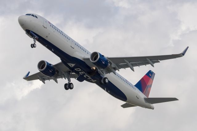 Airbus A321 (D-AYAZ) - Take off to a test flight during stormy conditions