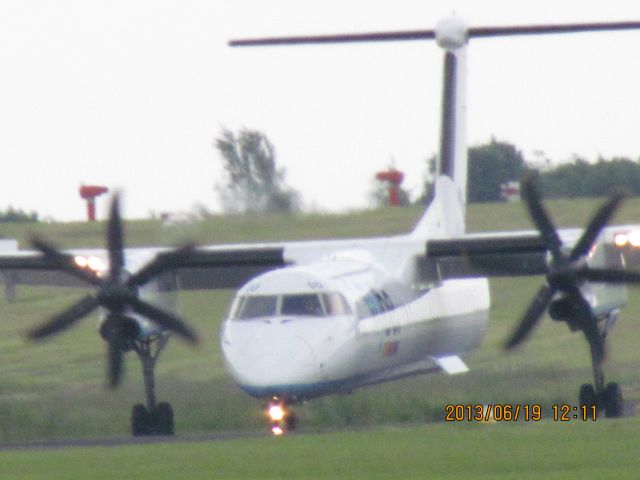 de Havilland Dash 8-400 (G-ECOO)