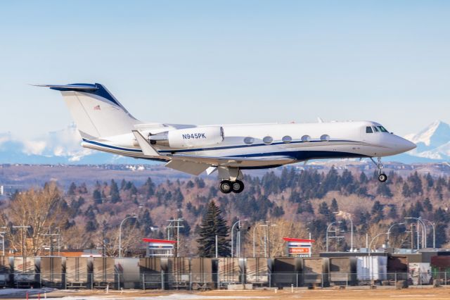 Gulfstream American Gulfstream 2 (N945PK) - On final for 35L from TRM.