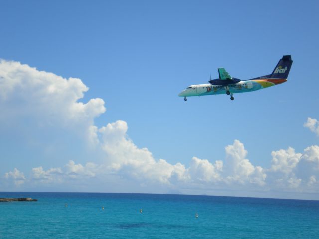 — — - On final St.Maarten(TNCM)September 2009