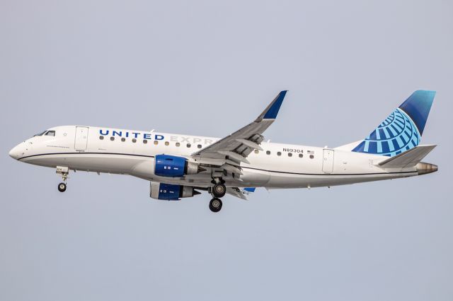 Embraer 175 (N89304)