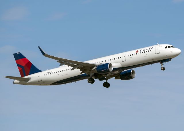 Airbus A321 (N319DN)
