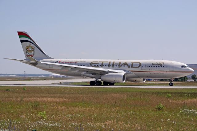 Airbus A330-200 (A6-EYP)