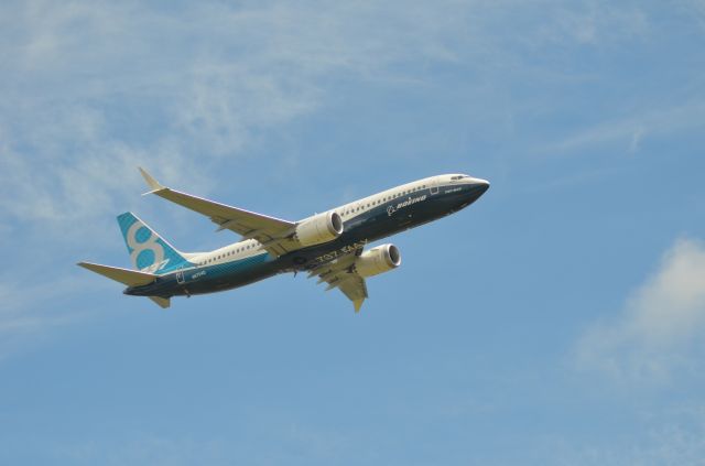 Boeing 737-700 (N8704Q)