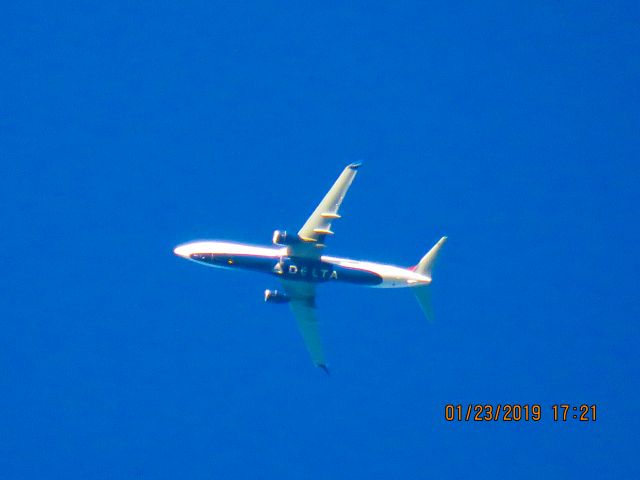 Boeing 737-900 (N844DN)