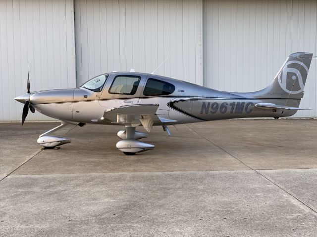 Cirrus SR-22 (N961MC)