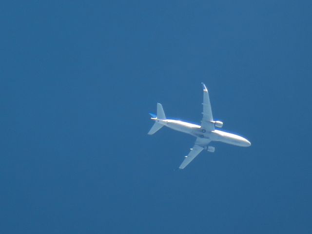Embraer 175 (N108SY)