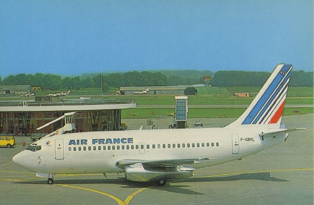 Boeing 737-200 (F-GBYC) - scanned from postcardbr /air france