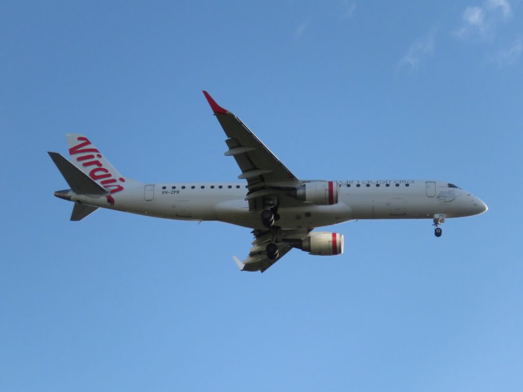 Embraer ERJ-190 (VH-ZPR)