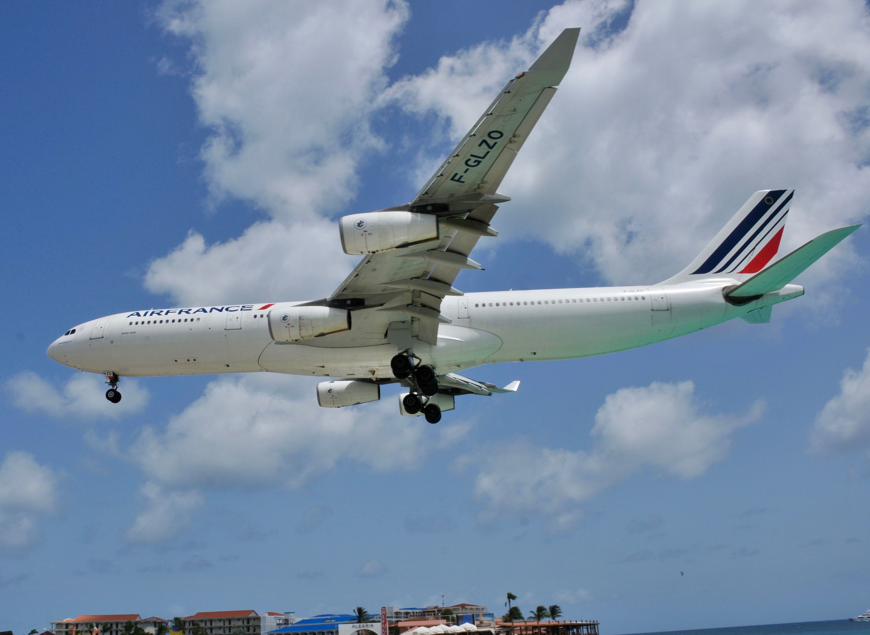 Airbus A340-300 (F-GLZO)