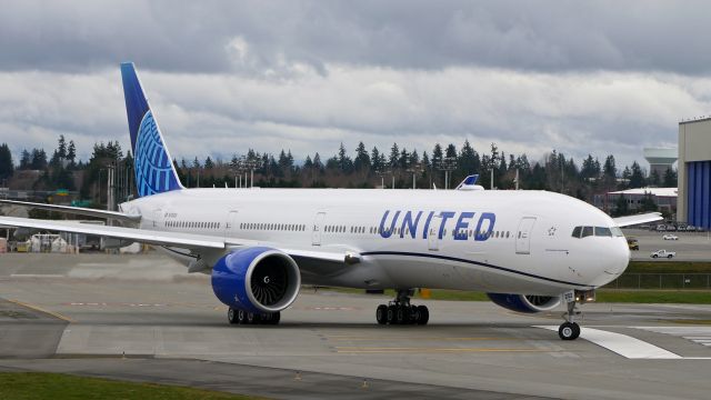 BOEING 777-300 (N2352U) - BOE648 taxis to Rwy 16R for a taxi test after a C1 flight on 3.3.20. (B777-322(ER) / ln 1648 / cn 66592).