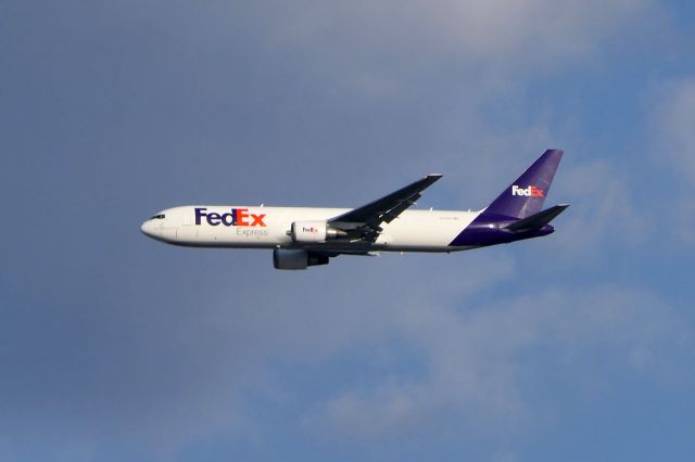 BOEING 767-300 (N150FE)