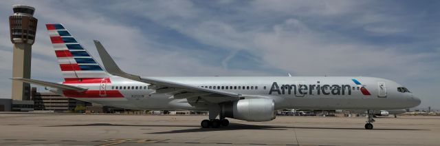 Boeing 757-200 (N202UW) - phoenix sky harbor international airport barry m. goldwater terminal 4 taxiway India 14APR19