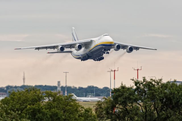 Antonov An-124 Ruslan (UR-82009)