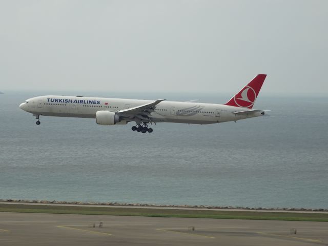 BOEING 777-300ER (TC-JJJ)