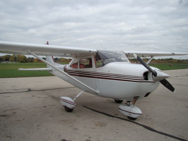 Cessna Skyhawk (N46030) - Cessna N46030 belongs to the Blackhawk Flying Club based out of KRFD.    Photo taken at KRYV (Watertown) in Wisconsin