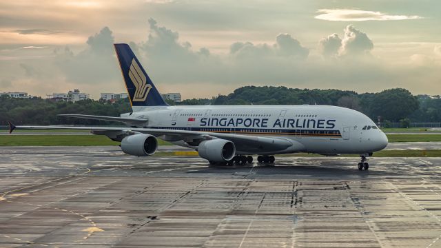 Airbus A380-800 (9V-SKI) - SQ863 from Hong Kong taxi to gate at Changi