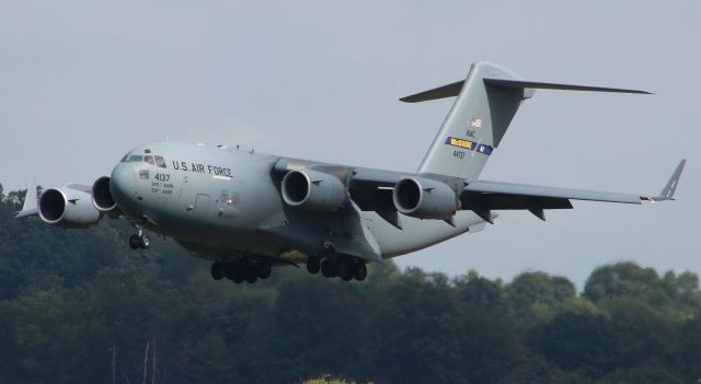 Boeing Globemaster III (04-4137)