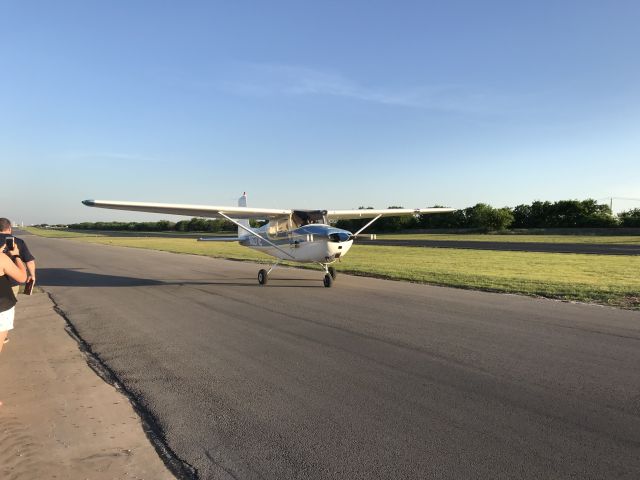 Cessna Skyhawk (N6271E)