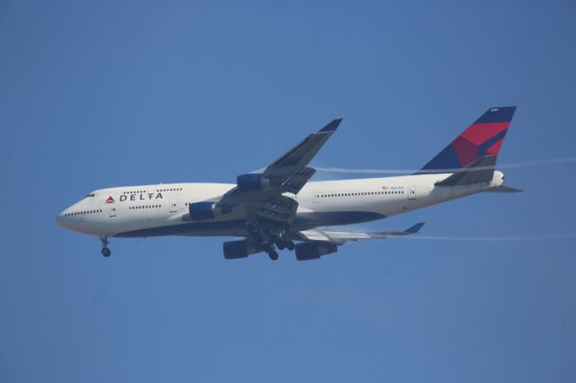 Boeing 747-400 (N663US)