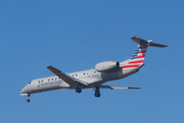 Embraer ERJ-145 (N642AE)