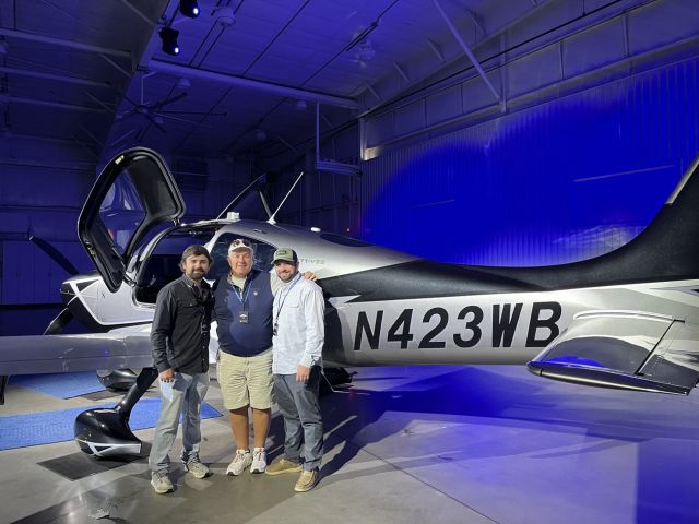Cirrus SR-22 (N423WB)