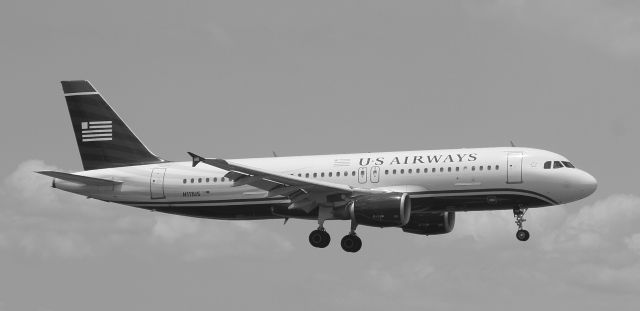 Airbus A320 (N111US)