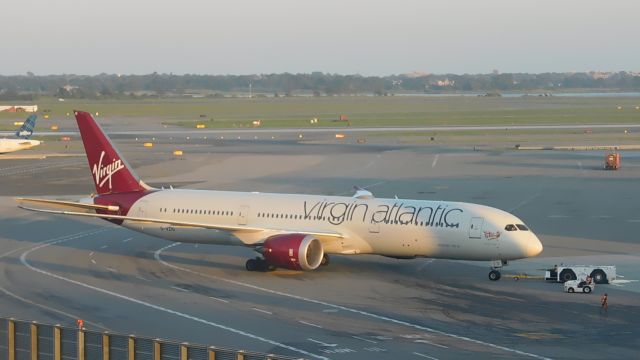 Boeing 787-9 Dreamliner (G-VZIG)
