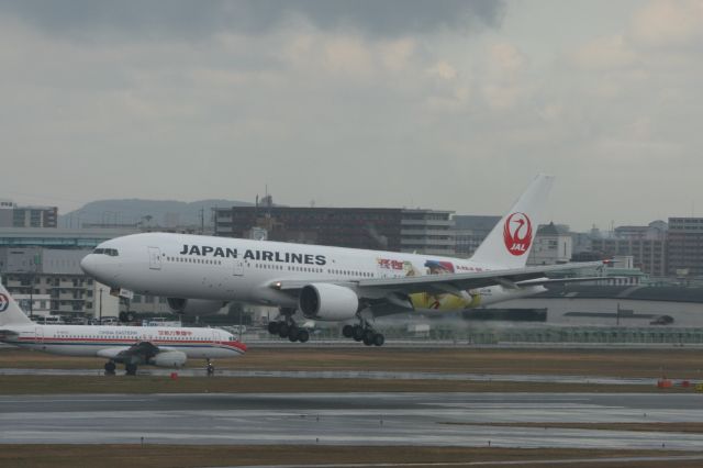 Boeing 777-200 (JA8985)