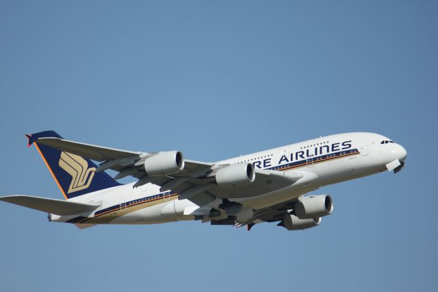 Airbus A380-800 (9V-SKM)