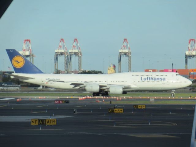 BOEING 747-8 (D-ABYJ)