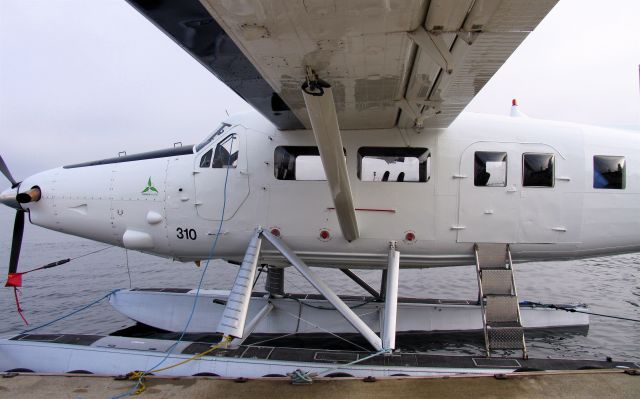 De Havilland Canada DHC-3 Otter (C-GHAS) - Port of NANAIMO, BC